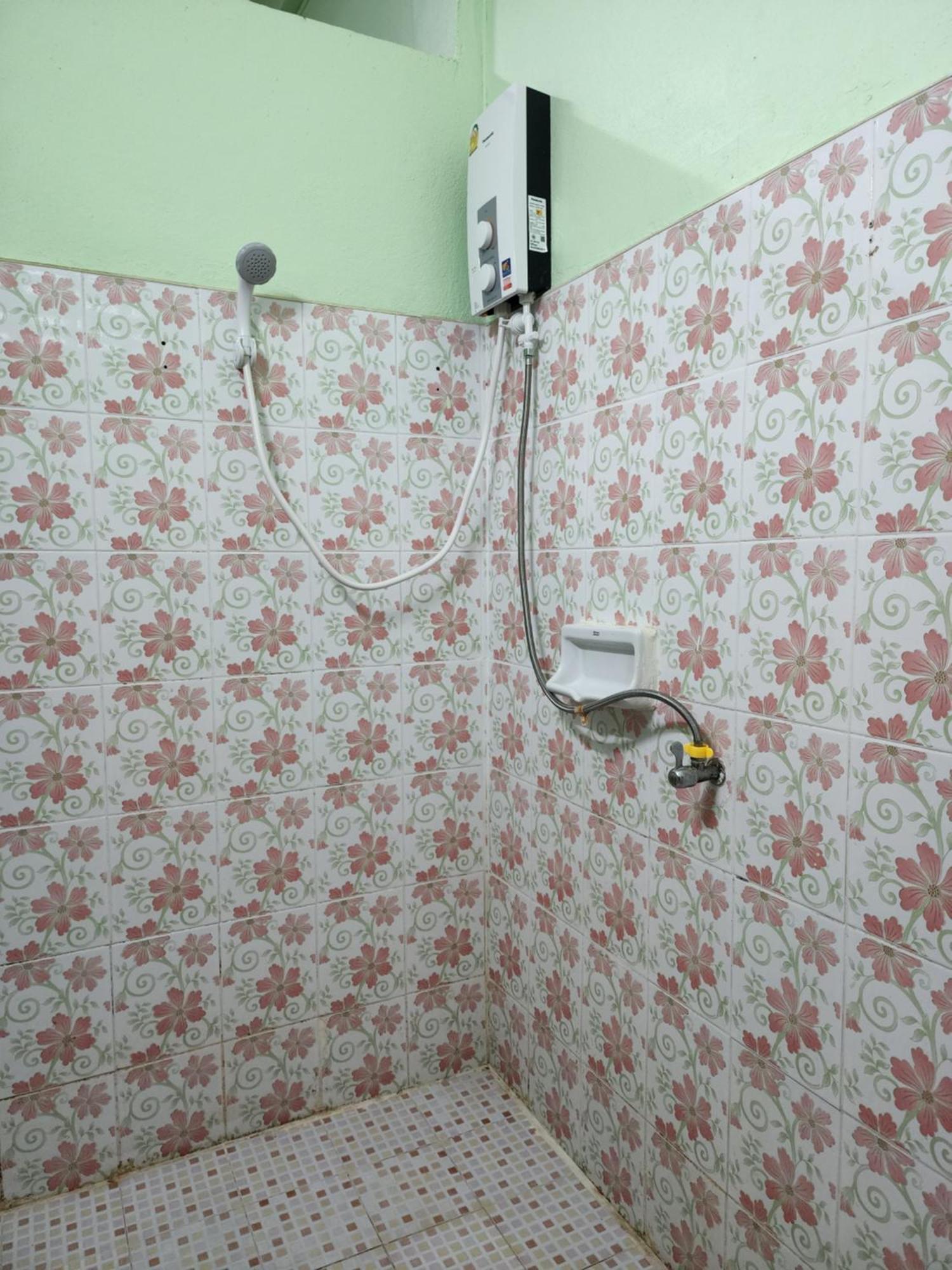 Jaaoo - 4 Bedroom House * Betong